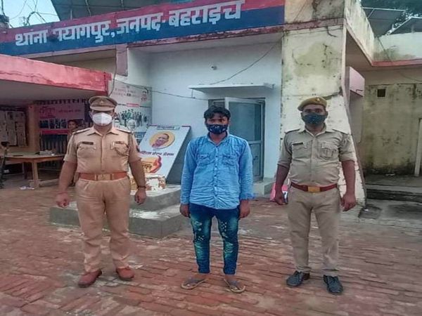 अश्लील गाना बजाने के बाद छींटाकशी व फब्तियां कसता। फिर रोककर करता था छेड़खानी, गिरफ्तार। - Dainik Bhaskar