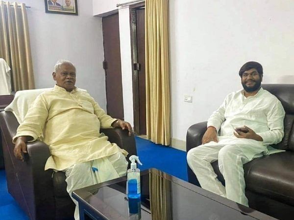 29 मई को पूर्व मुख्यमंत्री जीतन राम मांझी के साथ बिहार सरकार के मंत्री और वीआईपी अध्यक्ष मुकेश सहनी ने बैठक की। इसके बाद बिहार में राजनीतिक अटकलबाजी शुरू हो गई है और सियासी गुणा-गणित पर एक बार फिर चर्चा तेज है।