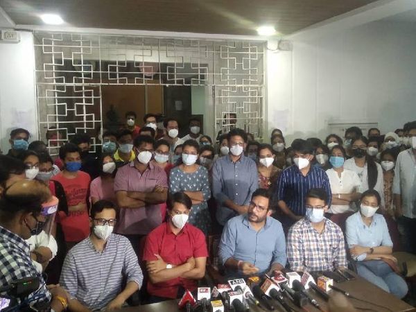 जीएमसी में जूनियर डॉक्टरों ने प्रेस कॉन्फ्रेंस बुलाई।