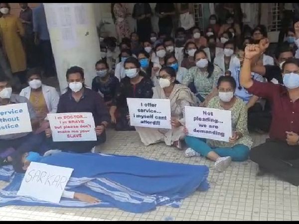 जीएमसी में जूनियर डॉक्टरों की हड़ताल। - Dainik Bhaskar