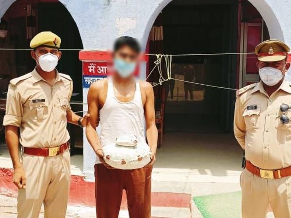 शातिर अभियुक्त करीब एक दशक से मादक पदार्थों की बिक्री कर पुलिस के लिए सिरदर्द बना हुआ है l अनेक बार जेल भी जा चुका है l - Dainik Bhaskar