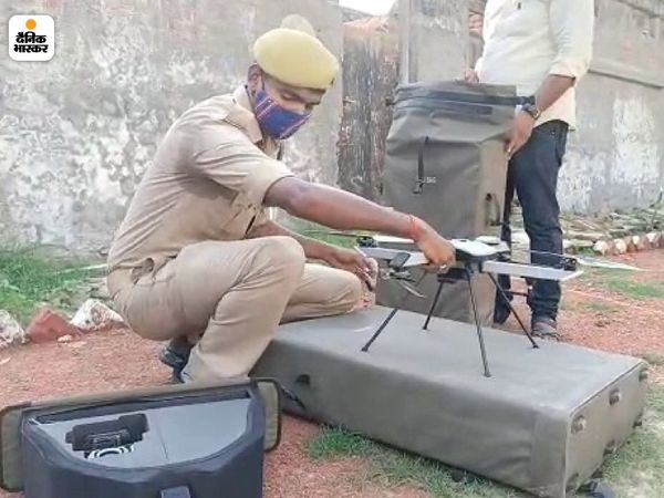 Uttar Pradesh Jaunpur Jail Update; Prisoners set fire to Jaunpur Jail, fire brigade on the spot | साथी कैदी की मौत के बाद बवाल-तोड़फोड, जेल अस्पताल में आग लगाई; पुलिस ने आंसू गैस छोड़े, फायरिंग भी की 4 पुलिस ड्रोन से रख रही नजर।