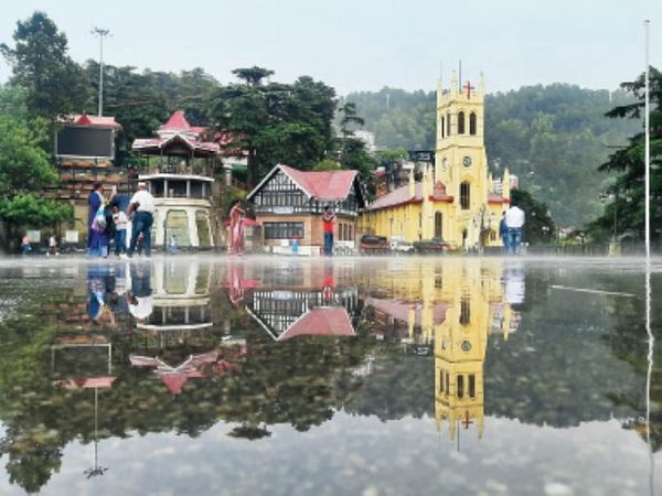 हिमाचल प्रदेश की राजधानी शिमला में बारिश के बाद मौसम सुहावना हो गया। - Dainik Bhaskar