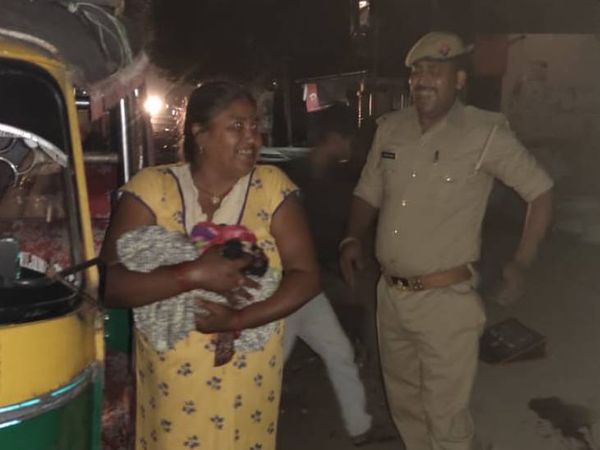 सुरक्षित डिलीवरी के बाद गदगद परिवार।