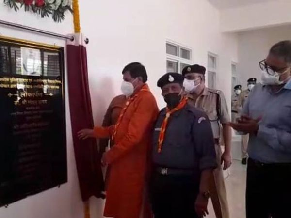 नए भवन का उद्घाटन करते उच्च शिक्षा मंत्री मोहन यादव।