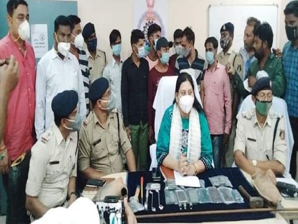 गिरफ्तार किए गए आरोपियों ने प् - Dainik Bhaskar