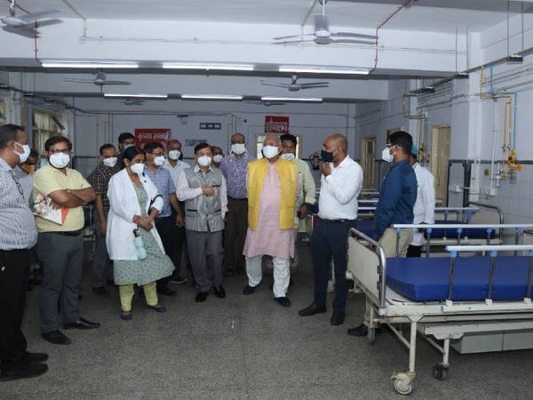 कैबिनेट मंत्री सुरेश खन्ना ने - Dainik Bhaskar