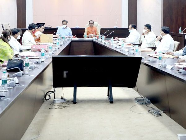 कोरोना की दूसरी लहर के बाद कैबिनेट की पहली प्रत्यक्ष बैठक मंगलवार को हुई। - Dainik Bhaskar