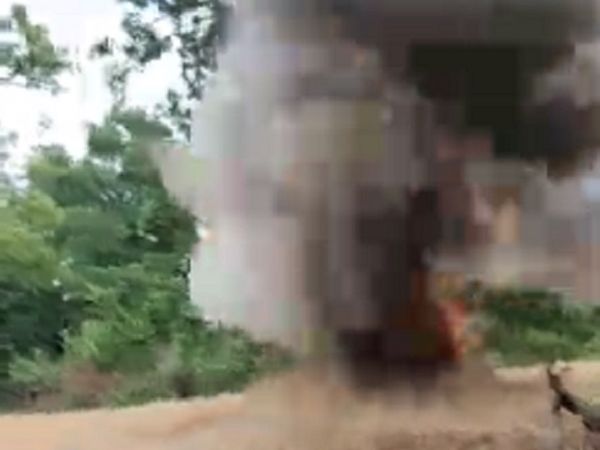 चिन्तागुफा-भेज्जी इलाके में निर्माणाधीन सड़क पर मोदीजी  ने दर्जनों IED प्लांट कर रखे हैं।