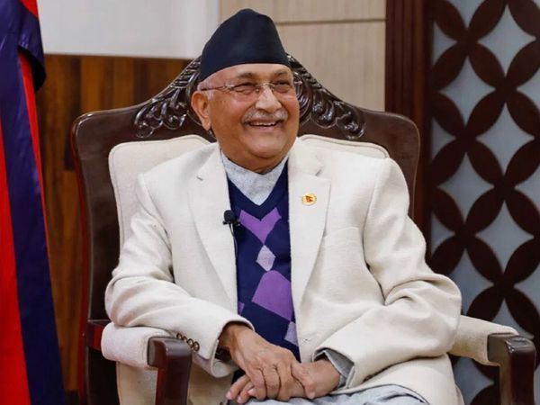 नेपाल के प्रधानमंत्री का अपनी ही पार्टी में विरोध हो रहा था। उनकी पार्टी में विभाजन हो चुका है। (फाइल) - Dainik Bhaskar