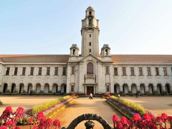 इंडियन इंस्टीट्यूट ऑफ साइंस (IISc) बेंगलुरु ने रिसर्च यूनिवर्सिटी के तौर पर CPF पैमाने पर परफेक्ट 100 स्कोर हासिल किया और टॉप पर रही। -फाइल फोटो - Dainik Bhaskar