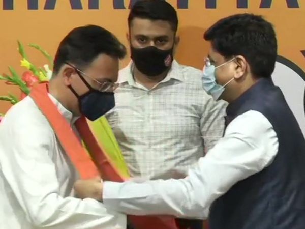 केंद्रीय मंत्री पीयूष गोयल ने जितिन प्रसाद का BJP में स्वागत किया।