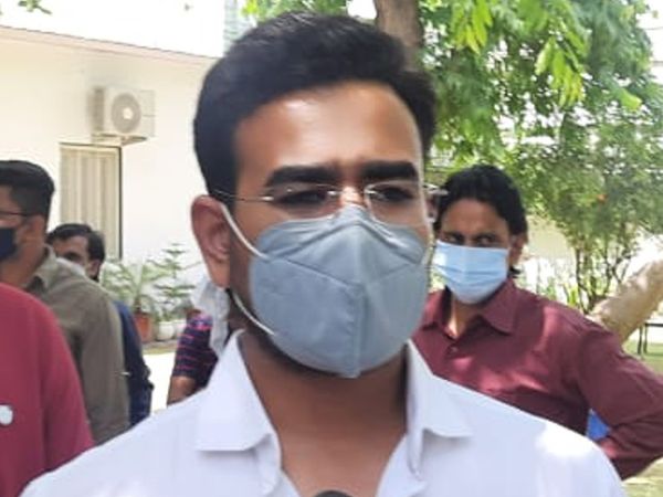 परबतसर से विधायक रामनिवास गावड़िया पायलट के निवास पर।