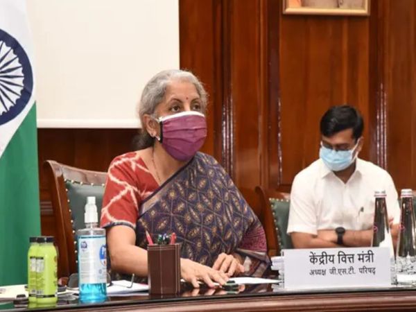 28 मई को हुई जीएसटी काउंसिल की बैठक में कोविड से जुड़े सामान पर टैक्स कटौती को लेकर कोई फैसला नहीं हो पाया था। - फाइल फोटो - Dainik Bhaskar
