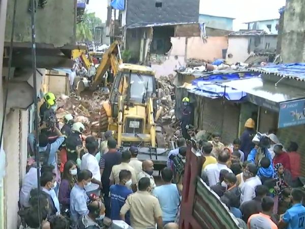 रेस्क्यू अभी भी जारी है। मलबे में कुछ और लोग दबे हो सकते हैं।