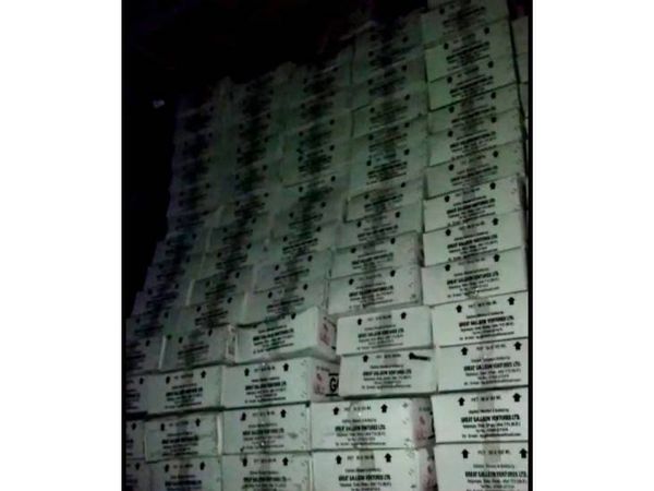 ट्रक में लोड थी 85 लाख रुपए कीमत की शराब।