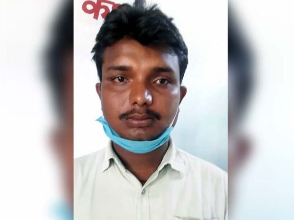 व्यापारी उपेंद्र साव ने बताया कि पश्चिम बंगाल में धान बेचकर आते वक्त उसके साथ लूट की घटना हुई। - Dainik Bhaskar