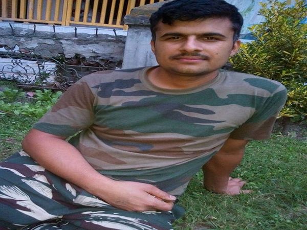 जवान रविंद्र का फाइल फोटो।