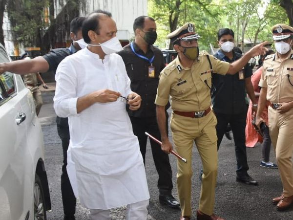 अजित पवार पुणे में पुलिस हेडक्वार्टर का निरीक्षण करने पहुंचे थे।