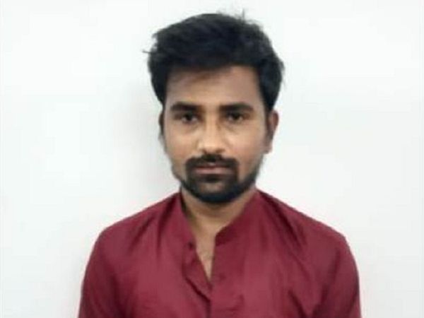 पटवारी मुकेश कुमार बिसाई पर आरोप है कि उन्होंने जमीन नामांतरण के लिए 8 हजार रुपए मांगे।