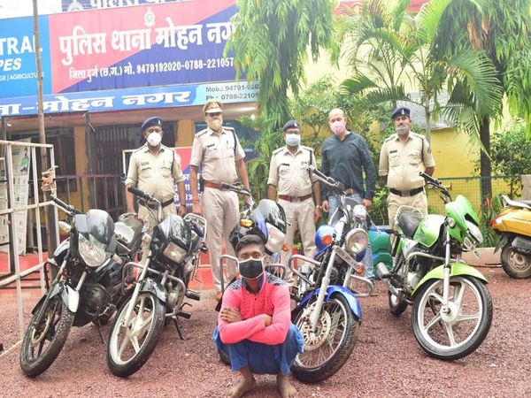 पुलिस ने बाइक चोरी करने वाला आरोपी को गिरफ्तार किया।