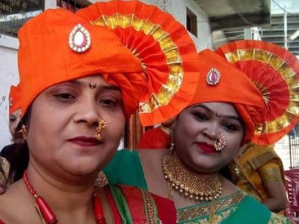 माधुरी और रोशनी आपस में देवरानी-जेठानी थीं।