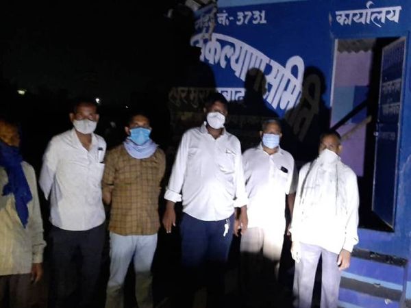 बाउंड्री बनवाने की कही बात। - Dainik Bhaskar