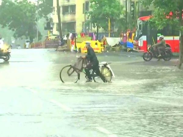 कामकाजी दिन होने के नाते मुंबईकरों को दिक्कतों का सामना करना पड़ सकता है।