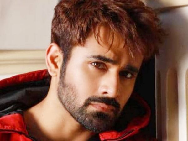 पर्ल वी पुरी पर आरोप है कि उन्होंने अपनी वैनिटी वैन में एक नाबालिग लड़की के साथ दुष्कर्म किया था। - Dainik Bhaskar