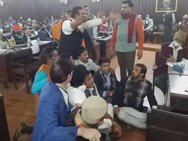 21 दिसंबर 2020 को नगर निगम का सदन पार्षदों के हंगामे के बाद स्थगित कर दिया गया था।(फाइल फोटो) - Dainik Bhaskar