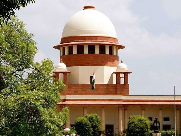 सुप्रीम कोर्ट की जस्टिस इंदिरा बनर्जी और जस्टिस एमआर शाह की पीठ ने कहा कि वे परीक्षा रद्द करने का आदेश जारी नहीं कर सकते, क्योंकि यह एक शैक्षिक नीति का मामला है। - Dainik Bhaskar