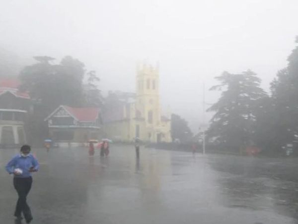 हिमाचल की राजधानी शिमला में शनिवार को जोरदार बारिश हुई।