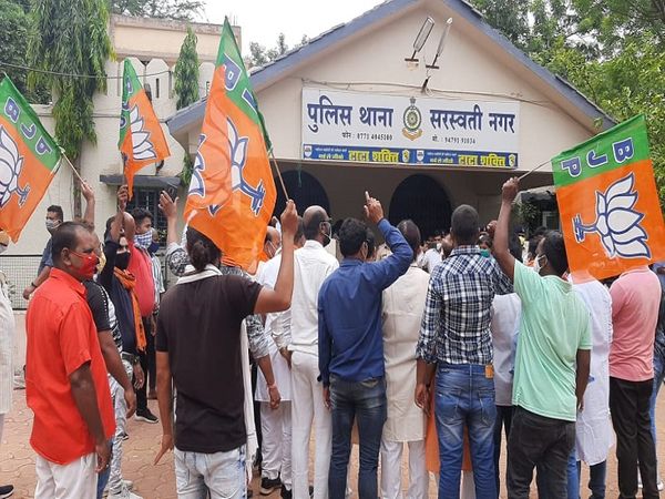 इसी केस में नेताओं ने थाने का घेराव कर दिया था।