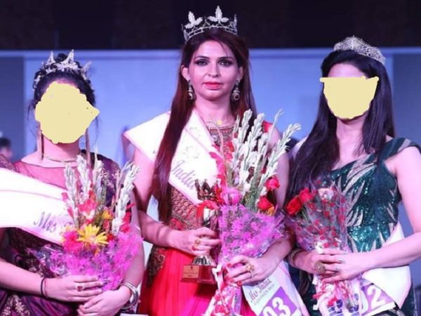 मिसेज इंडिया राजस्थान बनने के बाद प्रियंका।