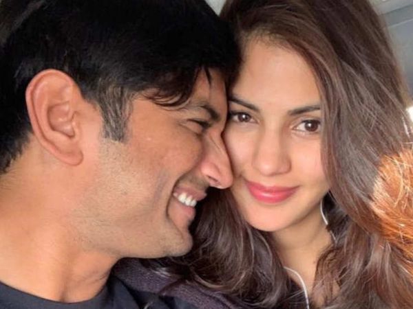 रिया चक्रवर्ती ने सुशांत के साथ वाली यही फोटो सोशल मीडिया पर शेयर की है। - Dainik Bhaskar