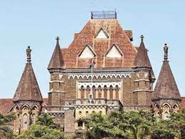 बॉम्बे हाईकोर्ट के चीफ जस्टिस दीपांकर दत्ता और जस्टिस जीएस कुलकर्णी की बेंच ने केंद्र से जवाब तलब किया था। - Dainik Bhaskar