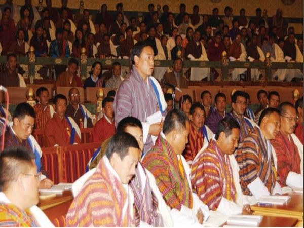 2004 में भूटान की संसद में तंबाकू पर रोक लगाने संबंधी प्रस्ताव पर चर्चा हुई।