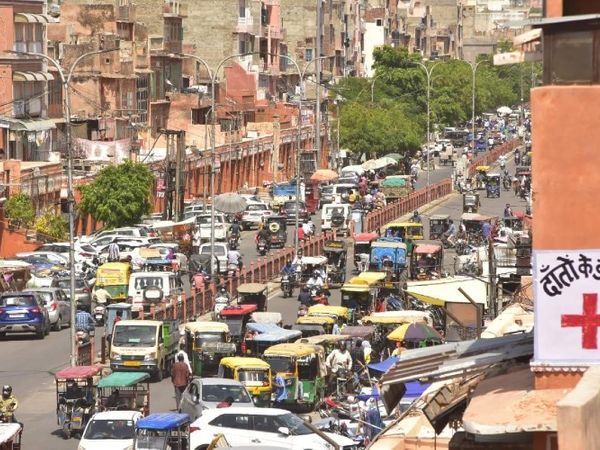 नई गाइडलाइन में सिटी बसों और टैक्सी सर्विस को मंजूरी मिलना तय माना जा रहा है।- फाइल फोटो। - Dainik Bhaskar