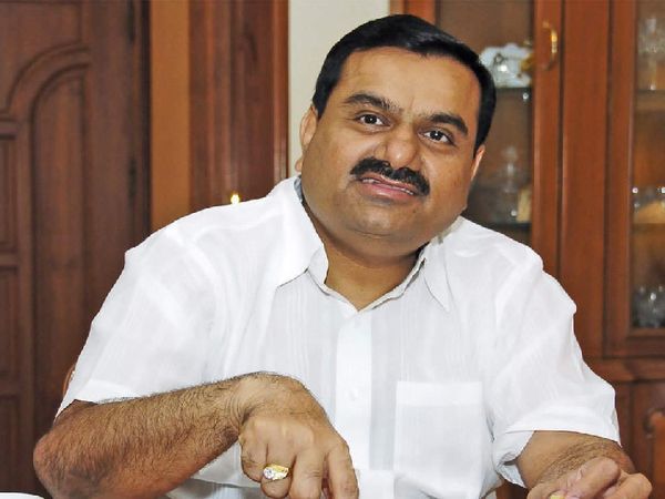 अडाणी ग्रुप की कुल 6 लिस्टेड कंपनियां हैं। इनका मार्केट कैपिटलाइजेशन 8.50 लाख करोड़ रुपए है। पिछले 3 दिनों में इस कंपनी के निवेशकों को जमकर घाटा हुआ है - Dainik Bhaskar