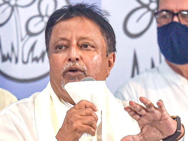 मुकुल उन लोगों से भी कॉन्टैक्ट कर रहे हैं, जिन्हें वे 4 साल भाजपा में रहते हुए तृणमूल से लाए थे - Dainik Bhaskar