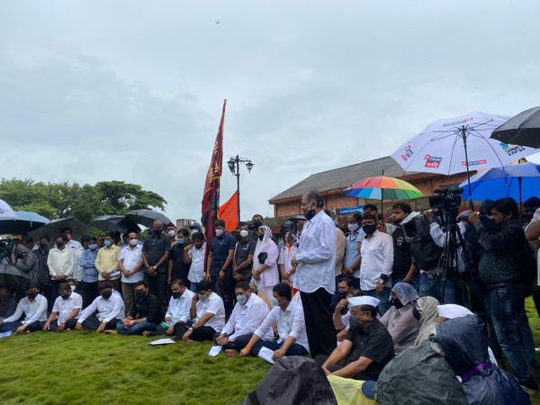इस आंदोलन की टैगलाइन है, 'हमने बोल दिया, अब जनप्रतिनिधियों को बोलना है'