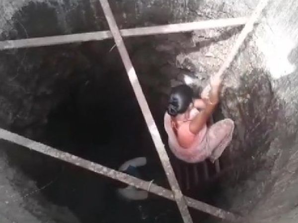 दोनों ने दिन रात की मेहनत के बाद इस कुएं को खोद डाला।
