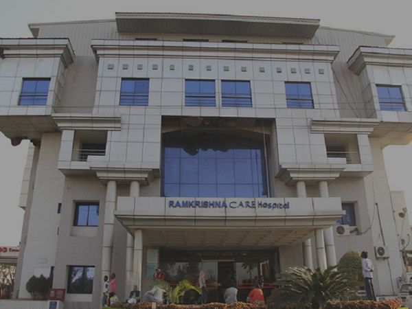 याचिका में कहा गया है कोरोना संक्रमित होने के बाद उन्होंने अपनी मां को 22 सितंबर 2020 को रायपुर स्थित रामकृष्ण केयर अस्पताल में भर्ती कराया था। यहां इलाज के दौरान 2 अक्टूबर 2020 को उनकी मां की मौत हो गई।