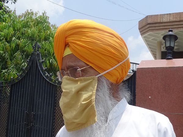 पूर्व अकाली सांसद सुखदेव ढींढसा पहुंचे और बोले मिल्खा सिंह हर समय अपनी सेहत प्रति ध्यान रखते थे
