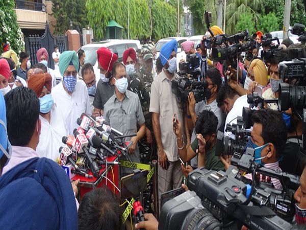सीएम पंजाब ने जीव मिल्खा सिंह से उनकी पिता और माता की मौत पर दुख व्यक्त किया