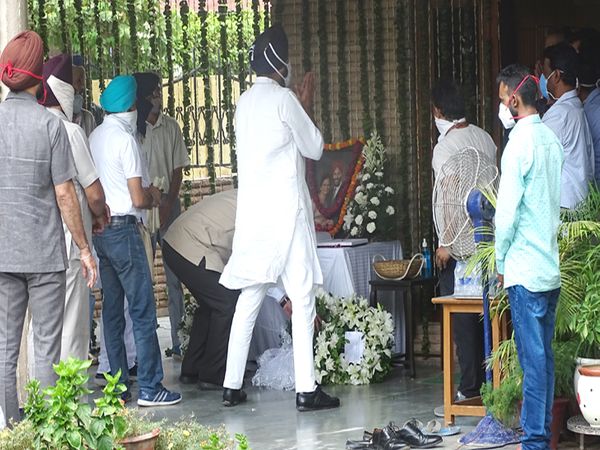 अकाली दल के नेता विक्रम सिंह मजीठिया पहुंचे