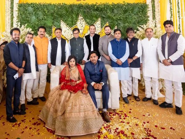 मुलायम सिंह यादव की नातिन दीपाली यादव की बीते दिनों सगाई हुई थी। इसमें अखिलेश, यादव, धर्मेंद्र यादव, लालू के बेटे तेजस्वी और तेज प्रताप यादव व अन्य यादव परिवार के सदस्य शामिल हुए। दीपाली की शादी फिरोजाबाद के जसराना क्षेत्र के ग्राम नगला फरीदा निवासी अश्विनी यादव के साथ हो रही है। अश्विनी सेंट्रल यूनिवर्सिटी चंडीगढ़ में एसोसिएट प्रोफेसर हैं।
