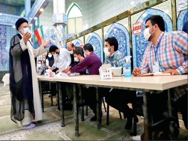 तेहरान में राष्ट्रपति चुनाव के उम्मीदवार इब्राहिम रईसी ने मतदान किया। - Dainik Bhaskar