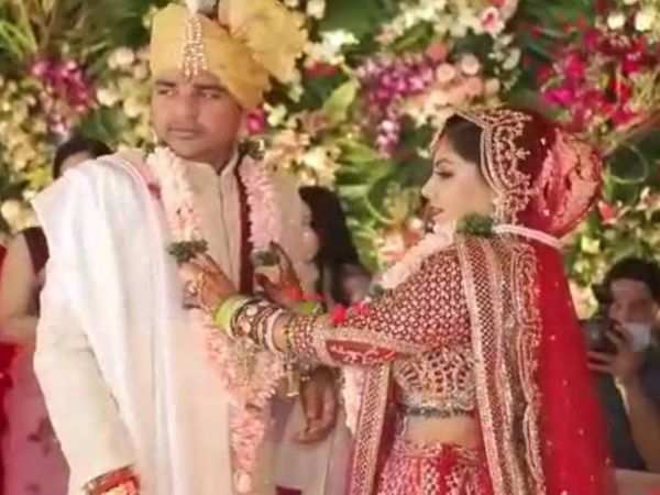 फिरोजाबाद जिले के जसराना के ग्राम फरीदा के रहने वाले रहने वाले अश्विनी यादव के साथ दीपाली सात फेरे लेकर वैवाहिक बंधन में बंध गईं।