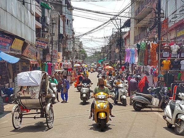 एवरग्रीन चौक की तरफ जाने वाली सड़क का हाल